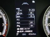 隣車線を走る車両をレーダーで検知し、ドアミラーでは確認しにくい後側方エリアに存在する車両に加え、急接近してくる車両も検知します。車両を検知するとドアミラーに搭載されたLEDインジケーターが点灯します。