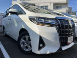 LEDヘッドライトです。デザイン性がよくとても明るいので、夜間の走行や悪天候でも安心です。しかも長寿命!