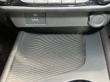 USBソケットで車内でもスマホの充電ができます♪