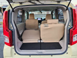 後部座席を倒していただければ、よりたくさんのお荷物も積みこむことも可能です。