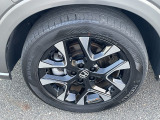 車体にぴったりの純正ホイールです。