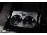 使い勝手の良いフロントセンター部のカップホルダー!よく使う場所にあると便利ですよね。