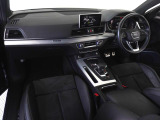 Audiのインテリアはエクステリア同様、優れたデザイン性とクオリティ、そして機能性を兼ね備えております。