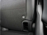 ◆ISOFIX◆シートベルトいらずでチャイルドシートと固定金具を連結するだけでガッチリ固定できます。