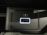 USB充電専用電源ソケットも付いています。モバイル機器などの充電専用