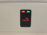 【SOSコール】事故や急病の時にボタンひとつで専門のオペレーターに接続。エアバックが開く事故の時は自動でオペレータに接続してくれます!