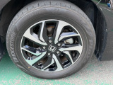 純正アルミホイール装備☆タイヤサイズは205/60R16☆
