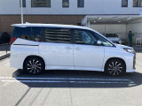 両側パワースライドドア付きだから、狭い駐車スペースなどでの 乗り降りラクラク!小さなお子さまのいるご家庭には嬉しい装備。