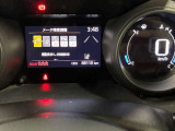 視認性に優れたメーターを採用しており、走行中でも車速や情報が分かりやすく表示されます。運転時の視線移動をむりのない範囲に抑え、快適で安心感のあるドライブをサポートします。