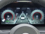 納車以降、お車のメンテナンスは自宅近所の日産サービス拠点にて承ります。専門の教育を受けたサービスフロント&メカニックが無料1ヶ月点検から法定/車検整備、万一の故障・不具合の修理まで全て担当いたします。