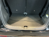 床が低いので荷室が広く使えます。重い荷物もラクに積み降ろしができて便利です。