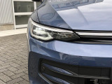 LEDマトリックスヘッドライト「IQ.LIGHT」。対向車や先行車を検知し、LEDを個別制御。まぶしさを抑えながら、夜間の視界をしっかり確保。