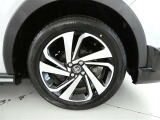 【アルミホイール】純正アルミホイール装着車です。