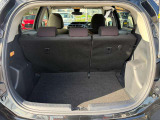 後部座席のドアがスライドドアになっていると、開口部が広くドアを外側に大きく開ける必要もなく狭いスペースでも容易に乗り降りができます♪