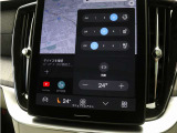 フロントシートには、シートヒーター&シートエアコンに加え、ステアリングホイール・ヒーターも装備。厳寒の地、北欧スウェーデン発祥のブランドならではのアイテムです。シートヒーターは後席にも装備しています。