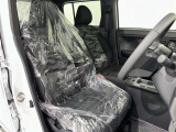 高いホールド性で運転姿勢が安定します。長距離ドライブでも疲れにくいのが魅力です。快適なドライビングライフをお送りください♪