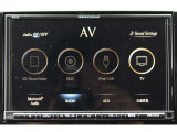 オーディオ機能は、ラジオやフルセグTVはもちろん、CD/DVD、SD、USB/iPod、Bluetooth接続など様々な媒体を再生可能です