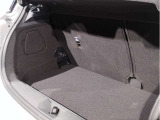 コンパクトなMINIですが、後部座席のシートアレンジにより、荷室を広げ、あらゆるシチュエーションにご対応が可能で御座います。