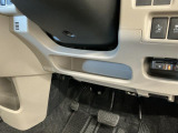 【収納部】パッと手に取りたい小物の置き場に便利。その他、沢山の収納部がございます。
