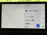 設定メニューが一覧で表示され、ドライバー設定やBluetooth機器などを画面から確認できます。項目が整理されており、必要な設定を探しやすい構成です。