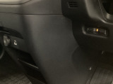 自社整備工場で点検整備をおこなってからお渡ししています。車検が残っている場合は『12ヶ月点検整備』を、車検整備付きの場合は『車検整備』をおこないます。整備費用は車両本体価格に含まれています。