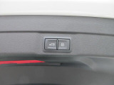 オートマチックテールゲートは運転席・リモコンからも操作可能です。高さの設定も自由に出来ます。