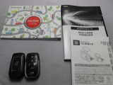取説・メンテナンスノート・スマートキーの3点セットです。