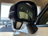 停車時や発進時などに車両左側助手席付近を確認するときに役立ちます。