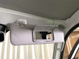 急いで外出!!そんな時でも降車前にササっと身だしなみをチェック!あると便利な装備品です。