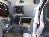 運転席側ドリンクホルダー。