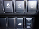 運転席からオートスライドドアの操作ができます。