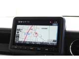 純正8インチナビゲーション装備。ナビとしてだけでなく、Bluetooth接続をすれば音楽再生のみならずスマートフォンならばハンズフリー通話も可能