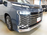 LEDヘッドライトです。デザイン性がよくとても明るいので、夜間の走行や悪天候でも安心です。しかも長寿命!