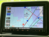 地図上に現在地や周辺の道路、施設名が表示され、行き先までの道順を確認する際に便利です。縮尺や周辺情報を画面で見ながら、目的地への移動をサポートします。