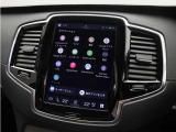Google搭載のボルボなら、車内にいながら多彩なデジタルライフをお楽しみいただけます。Google Playから必要なアプリをダウンロードして、有意義な移動時間を楽しみましょう。