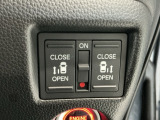 【両側パワースライドドア】両側がパワースライドドアになっており、運転席のスイッチやスマートキーでも開閉が可能です!開口部も広いので乗り降りも楽々♪