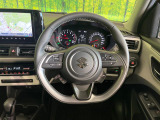 インテリアに合わせたデザインのステアリングは、運転される方のことも考え、運転しやすい形状、大きさです。是非一度、実際に触ってお確かめください。