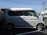 国の指定を受けた自社工場で、整備士が車検と点検整備を行っております。