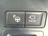 【トヨタチームメイト/アドバンストパーク】専用スマートフォンアプリの使用で、車外から遠隔駐車・出庫が可能な先進機能。広い場所で乗り降りしたい時に便利です♪