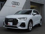 シングルフレームに燦然と輝くAudiのシンボルである4つの輪。4つの自動車メーカーが手を組み、Auto Unionを設立したことに由来します。
