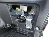 スペアタイヤレス車です。応急セットを搭載しております。