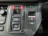 電子パーキングブレーキを装備。信号待ちなどで便利なオートブレーキ機能も付いてます。