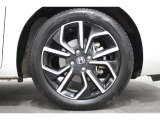 純正のアルミホイールが足元を飾ります!タイヤサイズは185/60R15となります。