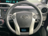 インテリアに合わせたデザインのステアリングは、運転される方のことも考え、運転しやすい形状、大きさです。是非一度、実際に触ってお確かめください。
