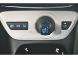 ハイブリッドカーですが運転操作は普通の車と変わりませんのでご安心ください。操作方法はスタッフが説明いたしますのでお気軽にご質問ください