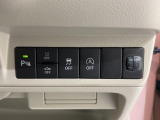横滑り防止装置付き。運転の安全性を高めてくれる装置です。滑りやすい路面であっても、自動的にブレーキをかけスムーズに走行ができるシステムです。