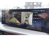 リヤビューカメラとセンサー、パーキングアシストによりスムーズにパーキングをサポートします。