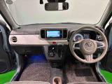 ひとつひとつのパーツを大きく、すっきりシンプルに!見易い計器類と運転し易いドライビングポジションは、視角も少なく、スクェアなボディで前方&左右の見切りが良く運転し易いクルマです
