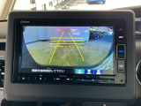 【バックカメラ】運転が苦手な方も車庫入れラクラクです!ギアをリバースに入れれば自動的に切り換わりますので、面倒な操作は不要です♪狭い駐車場もお車を傷つけず安心ですね!