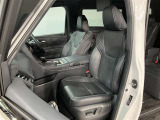 助手席側からの内装画像です。エアシートで夏は涼しく、冬は暖かく過ごせる高機能なシートです。